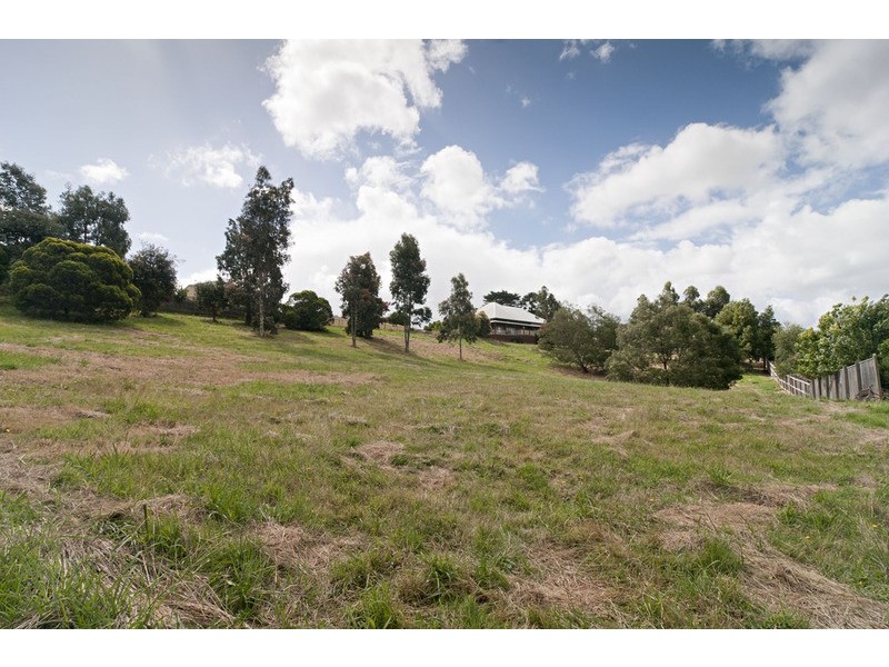 16 High Tor, Mooroolbark VIC 3138