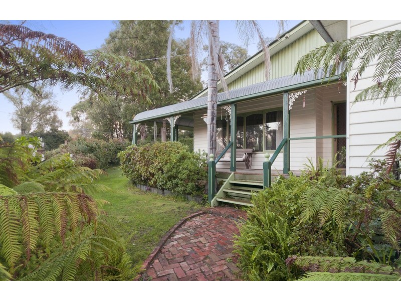 13 Buckmaster Drive, Mount Evelyn VIC 3796