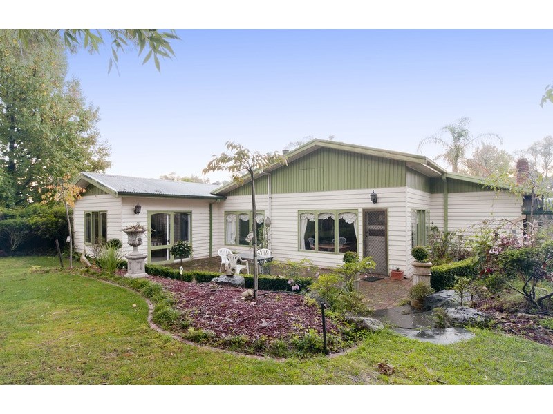 13 Buckmaster Drive, Mount Evelyn VIC 3796