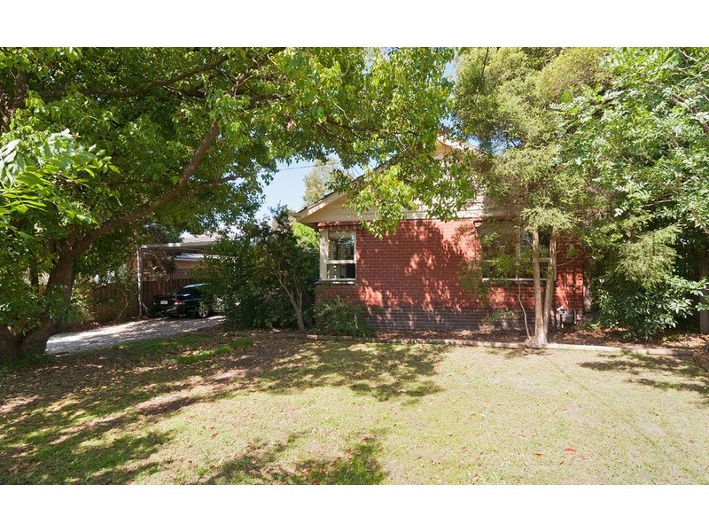 8 Eric Street, Croydon VIC 3136
