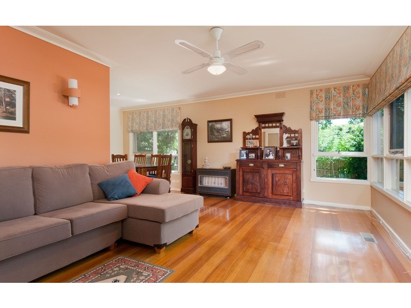 8 Eric Street, Croydon VIC 3136