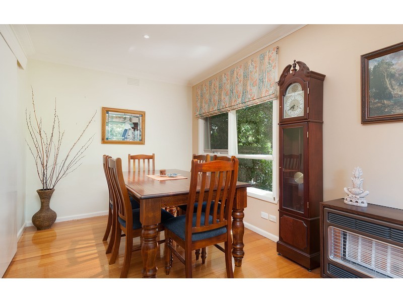 8 Eric Street, Croydon VIC 3136