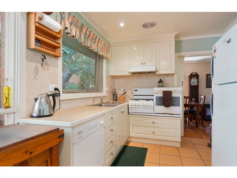 8 Eric Street, Croydon VIC 3136