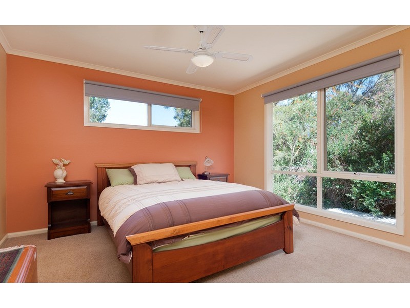 8 Eric Street, Croydon VIC 3136