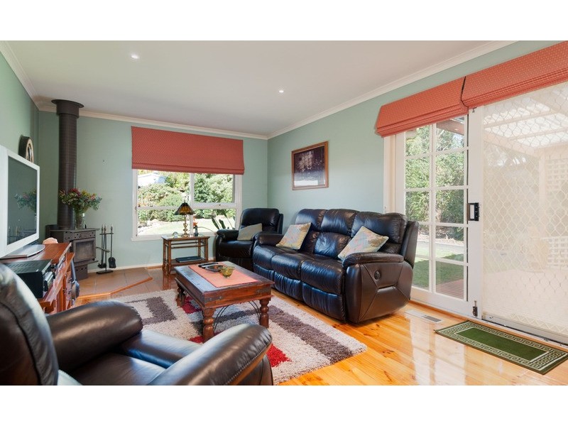 8 Eric Street, Croydon VIC 3136