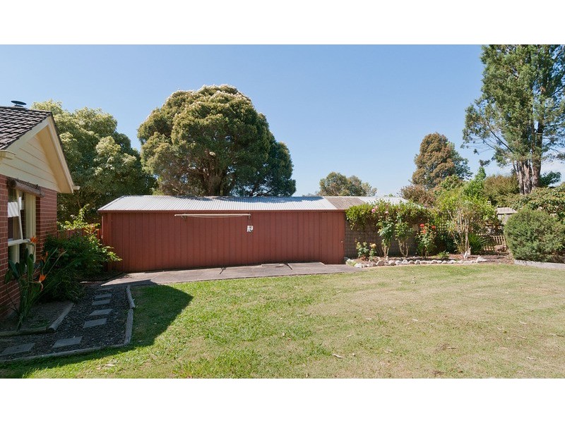 8 Eric Street, Croydon VIC 3136