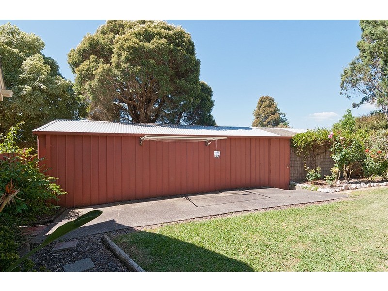 8 Eric Street, Croydon VIC 3136