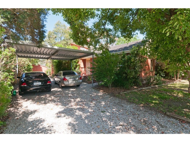 8 Eric Street, Croydon VIC 3136