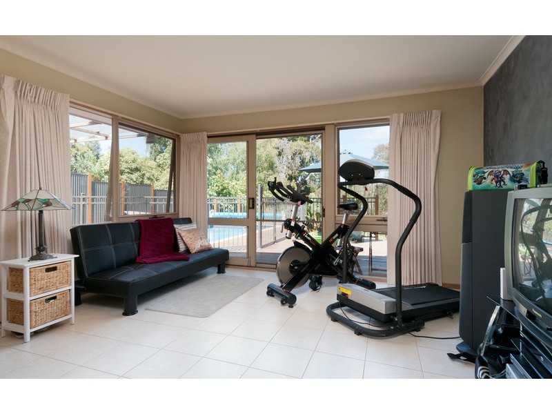 68 Johns Crescent, Mount Evelyn VIC 3796