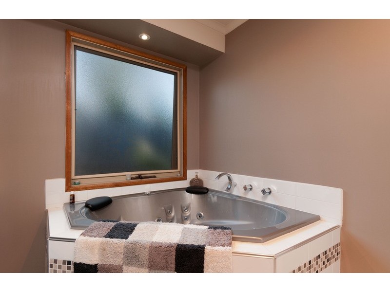 68 Johns Crescent, Mount Evelyn VIC 3796