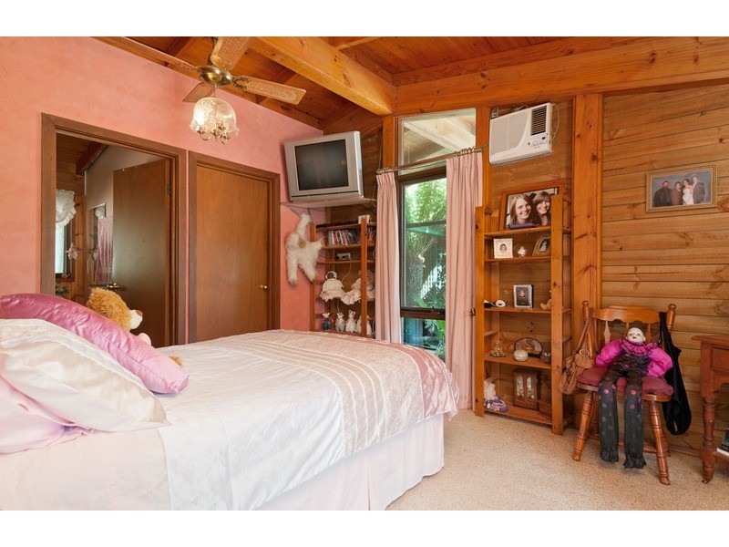 11 Maurice Road, Wandin North VIC 3139