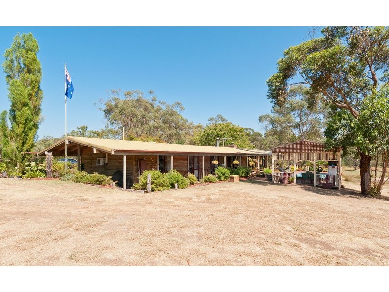 11 Maurice Road, Wandin North VIC 3139