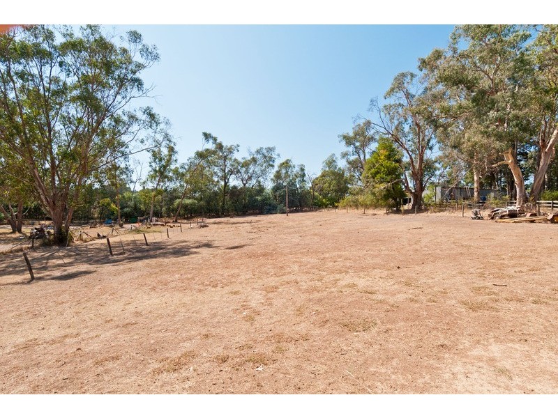 11 Maurice Road, Wandin North VIC 3139
