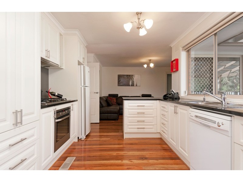 18 Currawong Avenue, Montrose VIC 3765