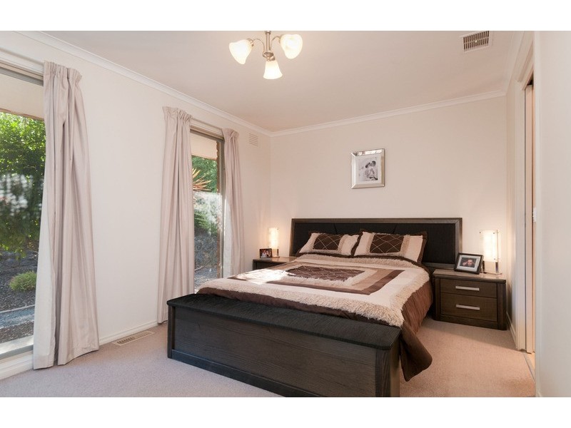 18 Currawong Avenue, Montrose VIC 3765