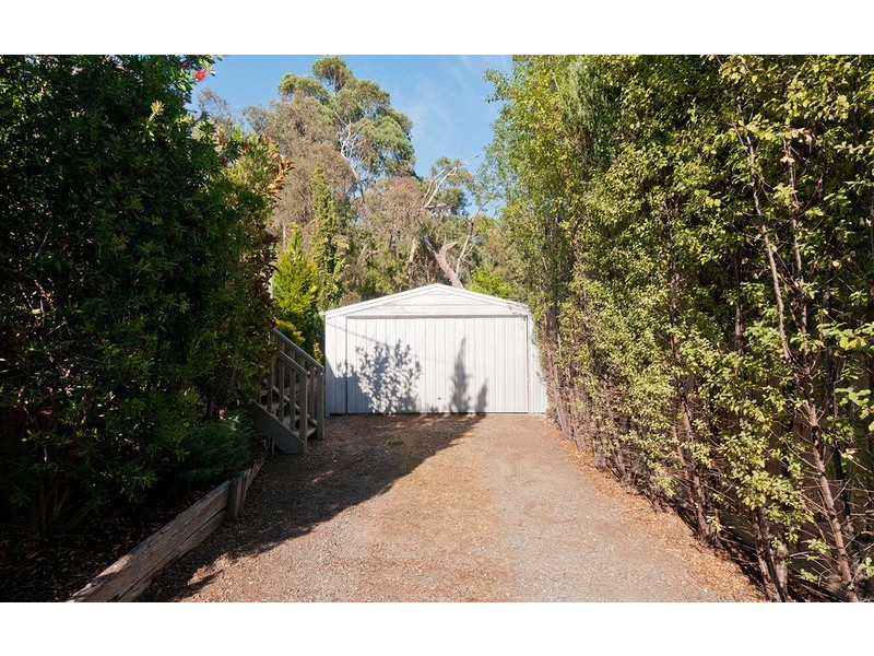 18 Currawong Avenue, Montrose VIC 3765