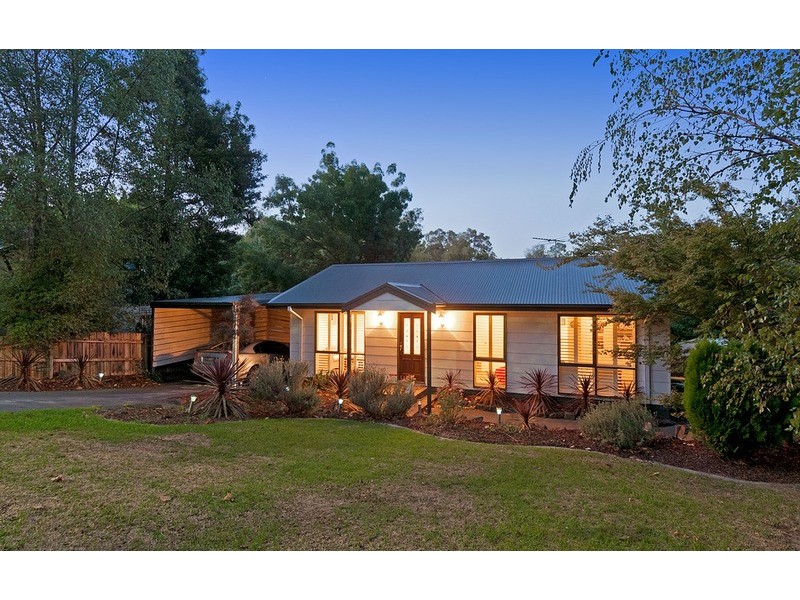 15 Belair Close, Seville VIC 3139