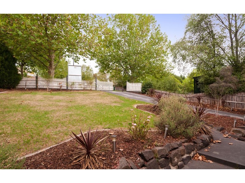 15 Belair Close, Seville VIC 3139