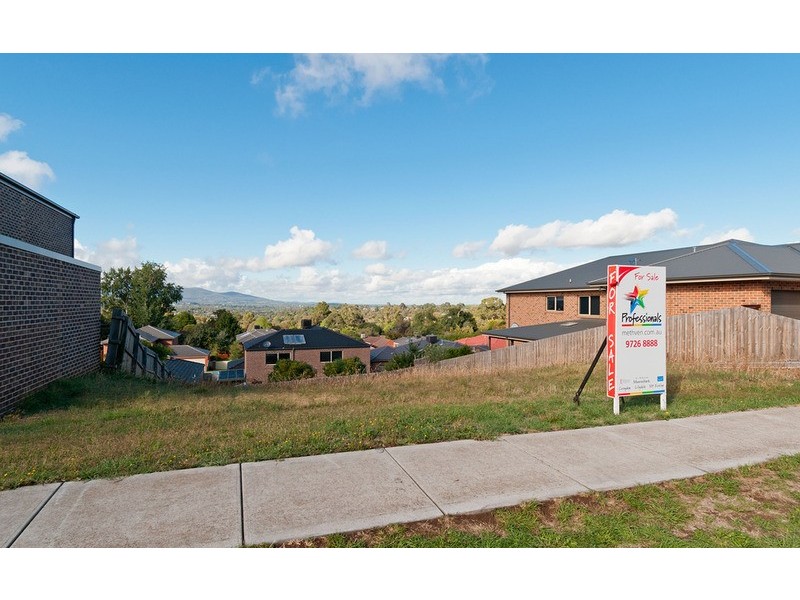 12  Huntly Avenue, Mooroolbark VIC 3138