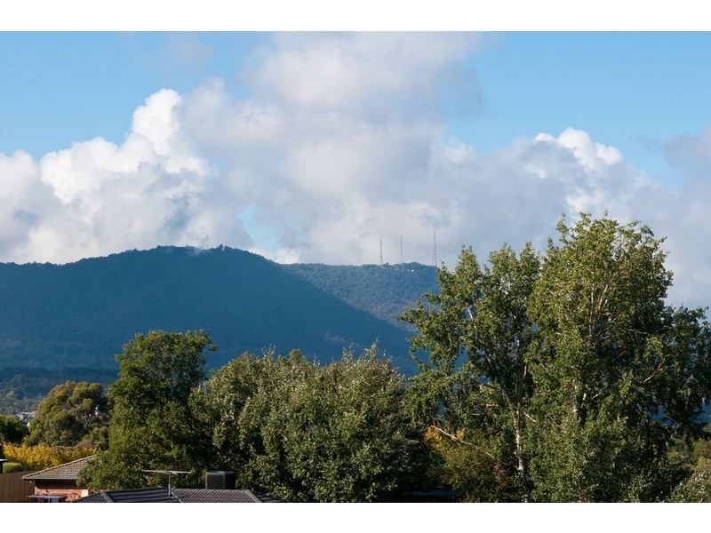 12  Huntly Avenue, Mooroolbark VIC 3138