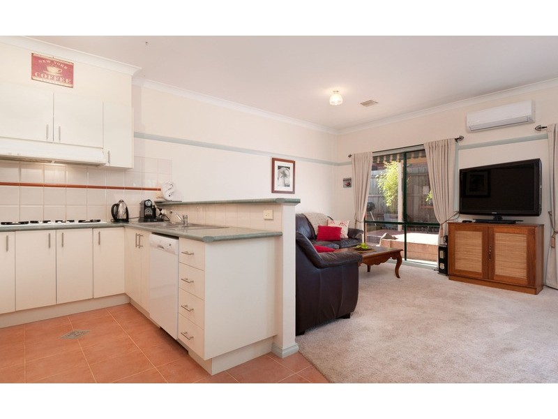 28 Chatswood Grove, Chirnside Park VIC 3116