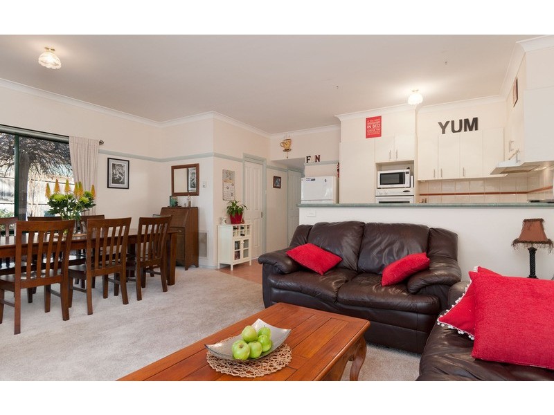 28 Chatswood Grove, Chirnside Park VIC 3116