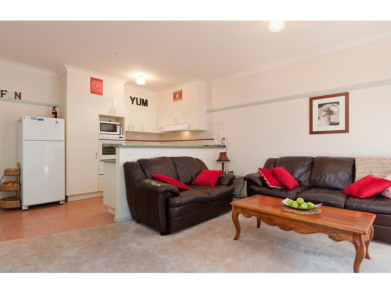 28 Chatswood Grove, Chirnside Park VIC 3116