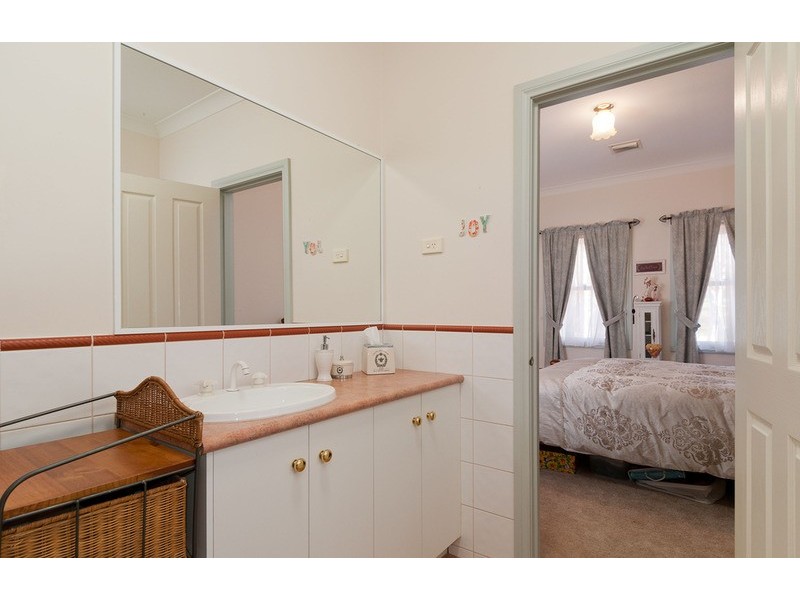 28 Chatswood Grove, Chirnside Park VIC 3116