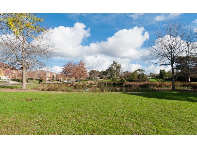 28 Chatswood Grove, Chirnside Park VIC 3116