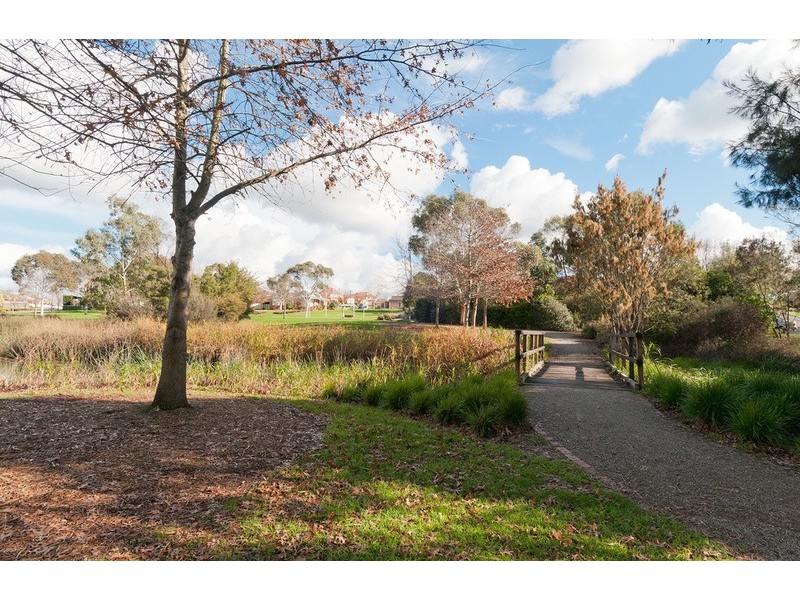 28 Chatswood Grove, Chirnside Park VIC 3116