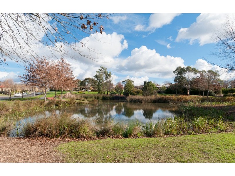 28 Chatswood Grove, Chirnside Park VIC 3116