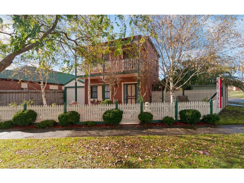 28 Chatswood Grove, Chirnside Park VIC 3116