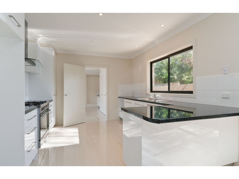 15a Nolan Avenue, Mooroolbark VIC 3138