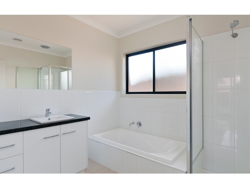 15a Nolan Avenue, Mooroolbark VIC 3138