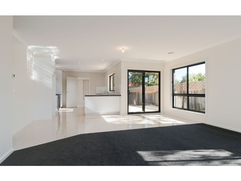 15a Nolan Avenue, Mooroolbark VIC 3138