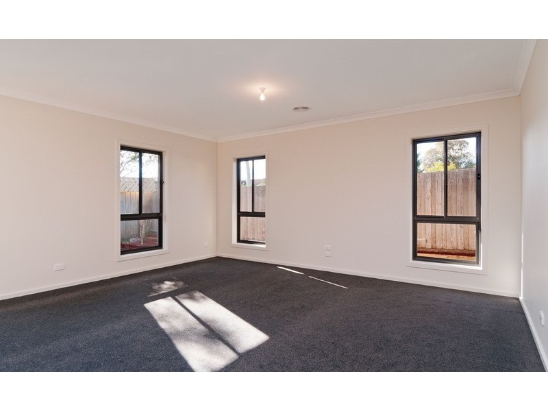 15a Nolan Avenue, Mooroolbark VIC 3138