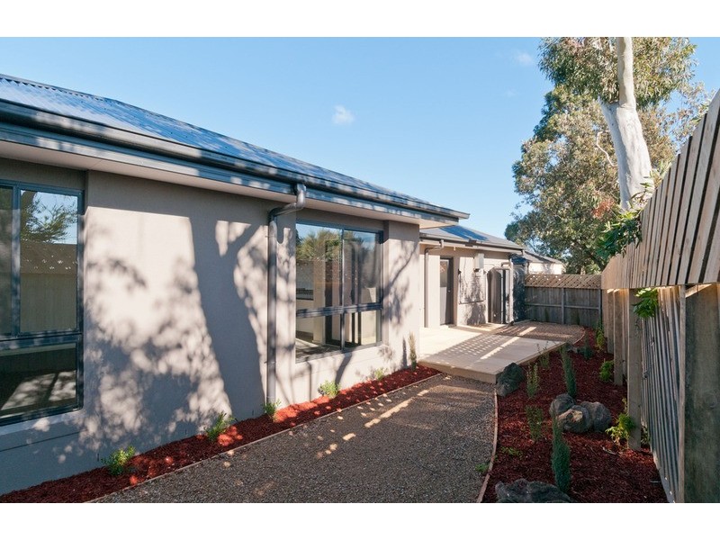 15a Nolan Avenue, Mooroolbark VIC 3138
