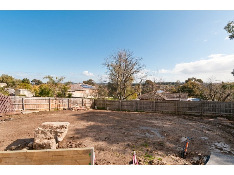 2/41 Edward Road, Chirnside Park VIC 3116