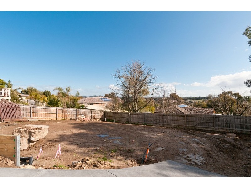 2/41 Edward Road, Chirnside Park VIC 3116