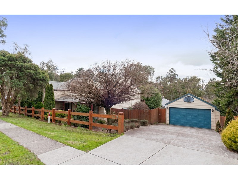 34 Spring  Street, Mount Evelyn VIC 3796