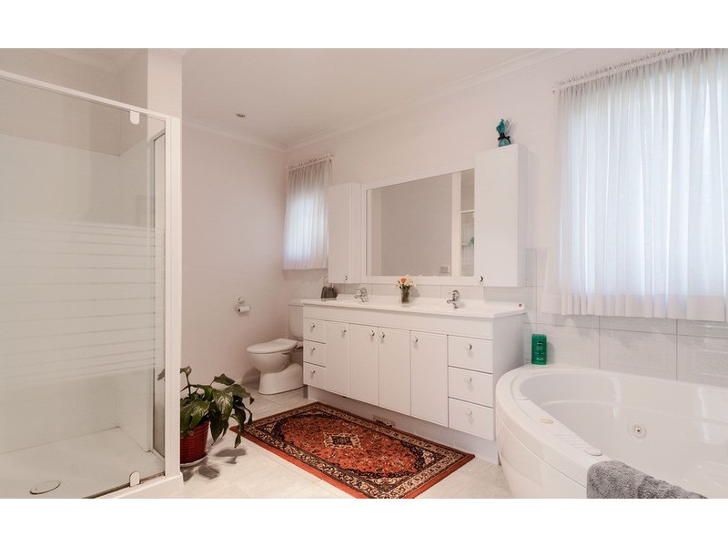 6 Kent  Road, Launching Place VIC 3139