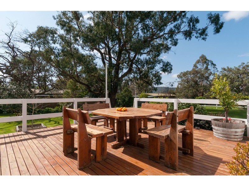 6 Kent  Road, Launching Place VIC 3139