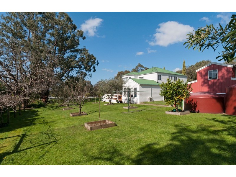 6 Kent  Road, Launching Place VIC 3139