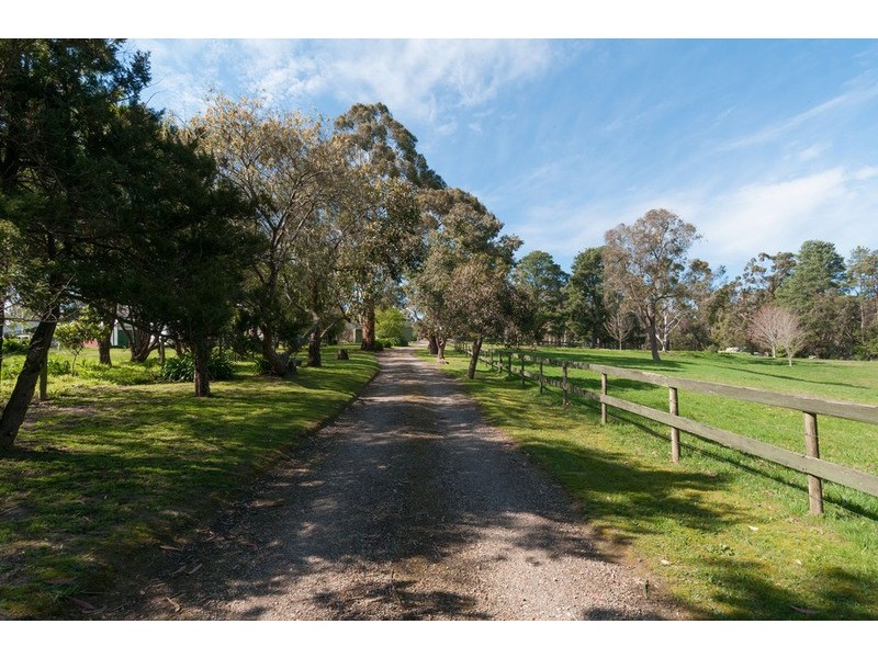 20 Bailey Grove, Wandin North VIC 3139