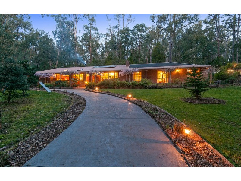 16-18 Nekla  Street, Mount Evelyn VIC 3796