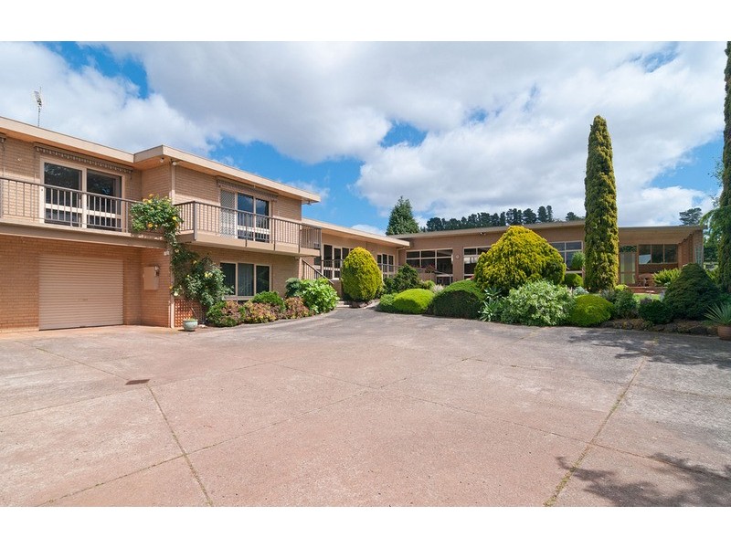 90 Monbulk Seville  Road, Wandin East VIC 3139