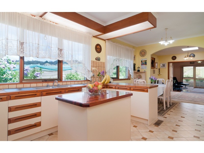 90 Monbulk Seville  Road, Wandin East VIC 3139