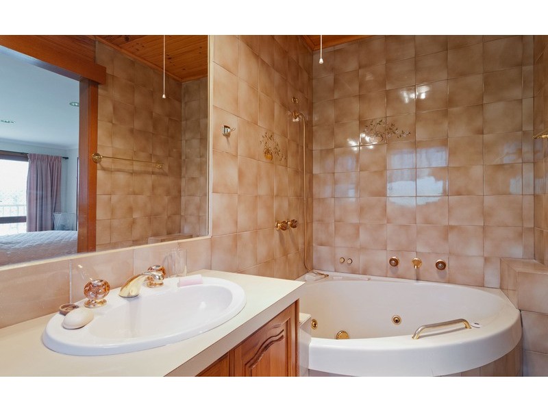 90 Monbulk Seville  Road, Wandin East VIC 3139