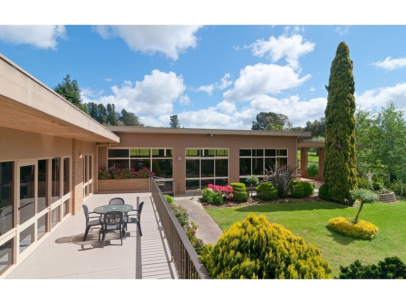 90 Monbulk Seville  Road, Wandin East VIC 3139