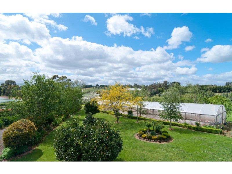 90 Monbulk Seville  Road, Wandin East VIC 3139